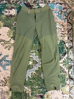On Running Men's Olive Green Explorer Pants